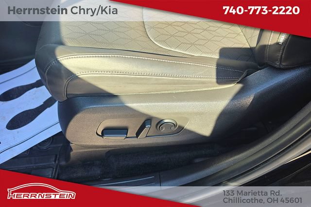 Used 2024 Kia Carnival LX FWD image 13