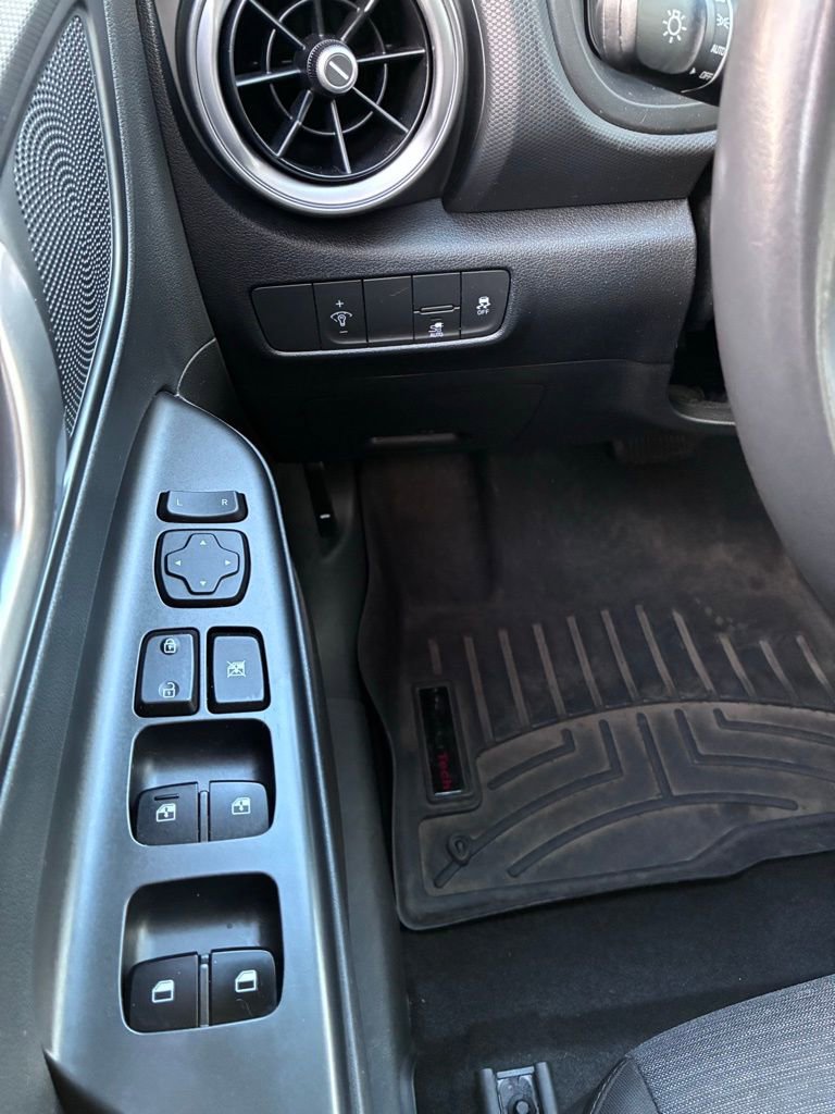 Used 2022 Hyundai Kona SEL w/ Convenience Package image 26