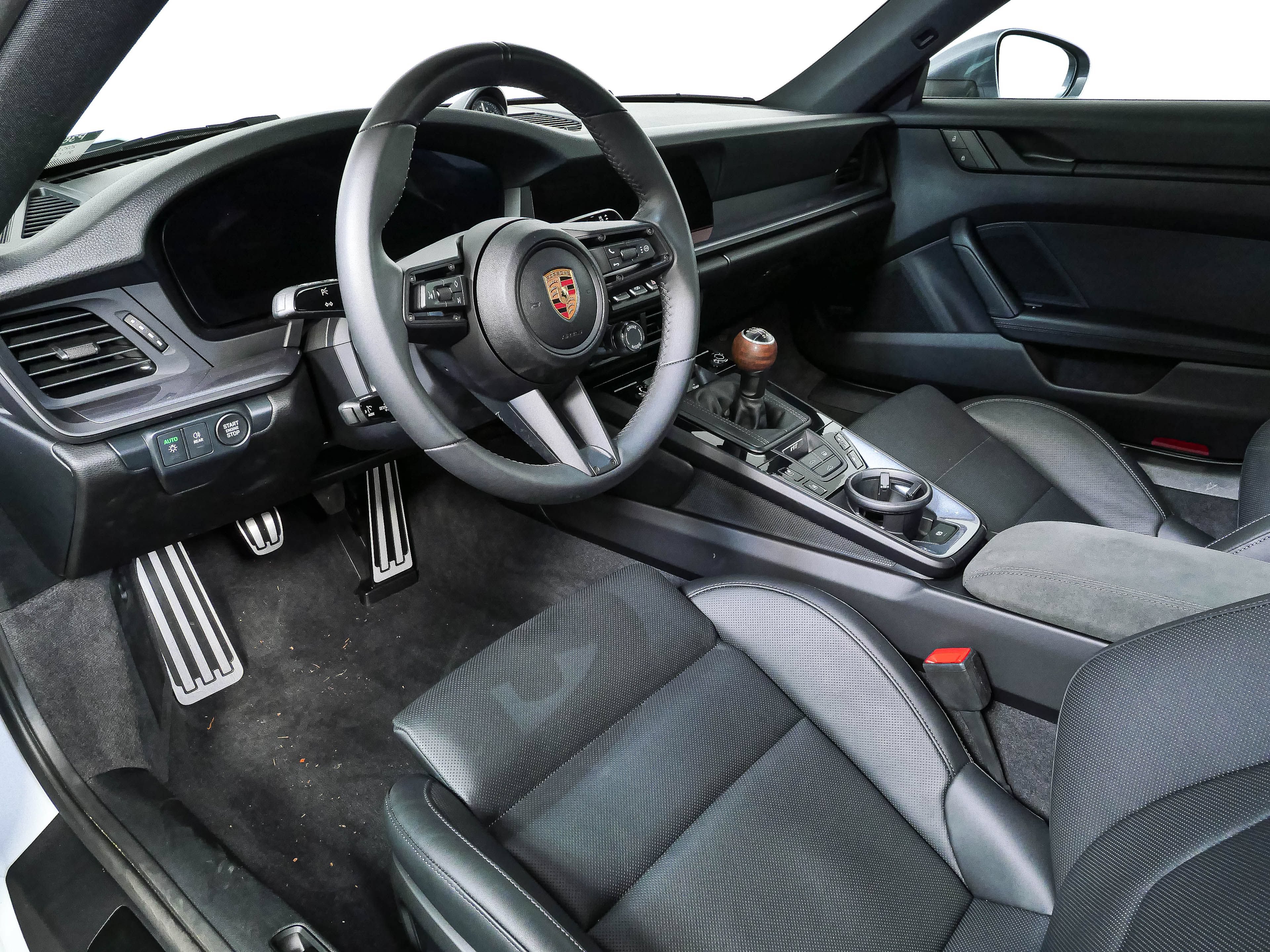 Certified 2025 Porsche 911 Carrera RWD image 4