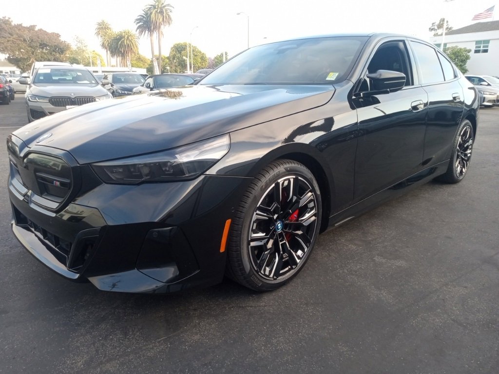 Used 2024 BMW i5 M60 w/ Executive Package image 3
