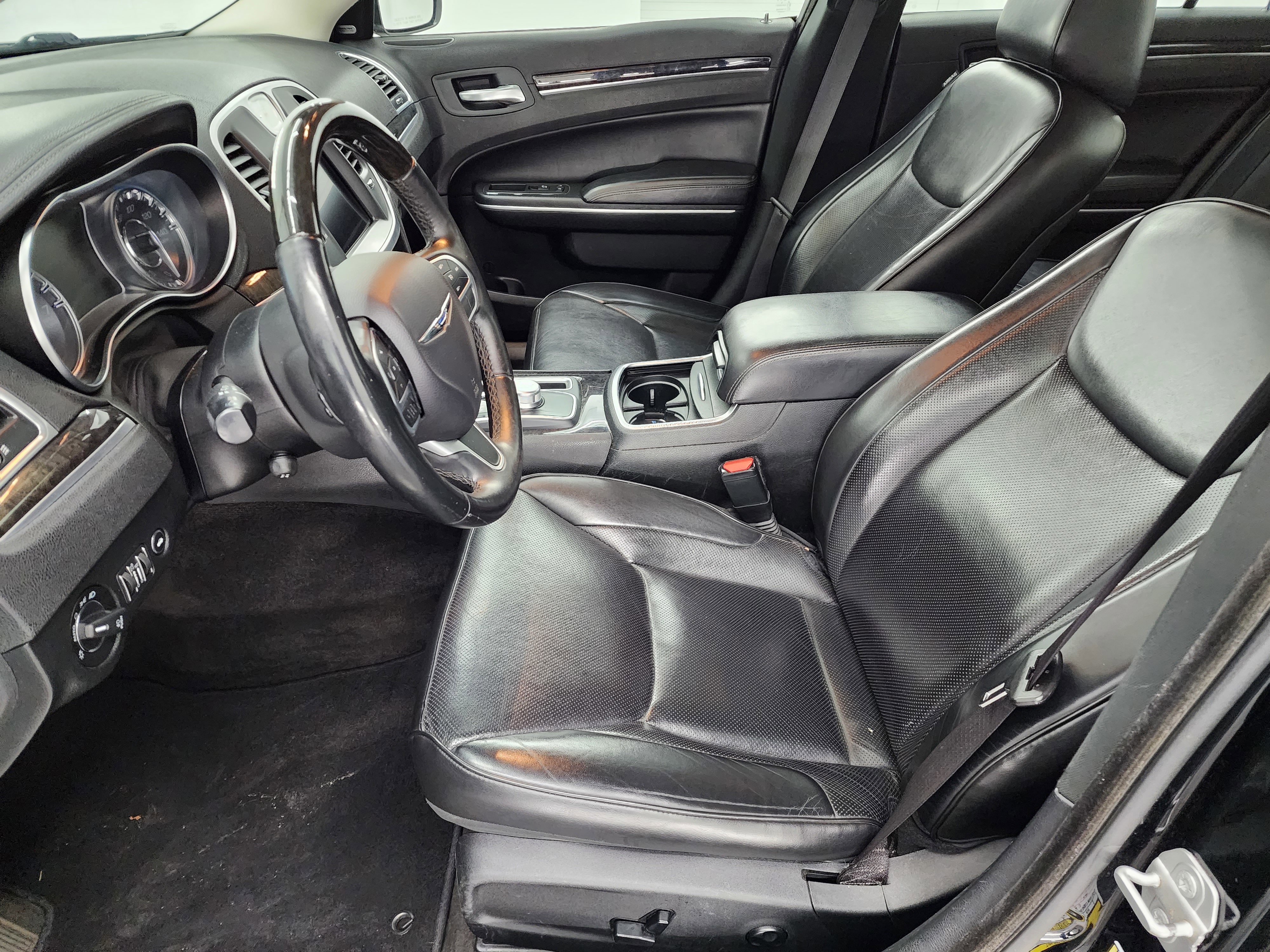 Used 2019 Chrysler 300 Limited image 8