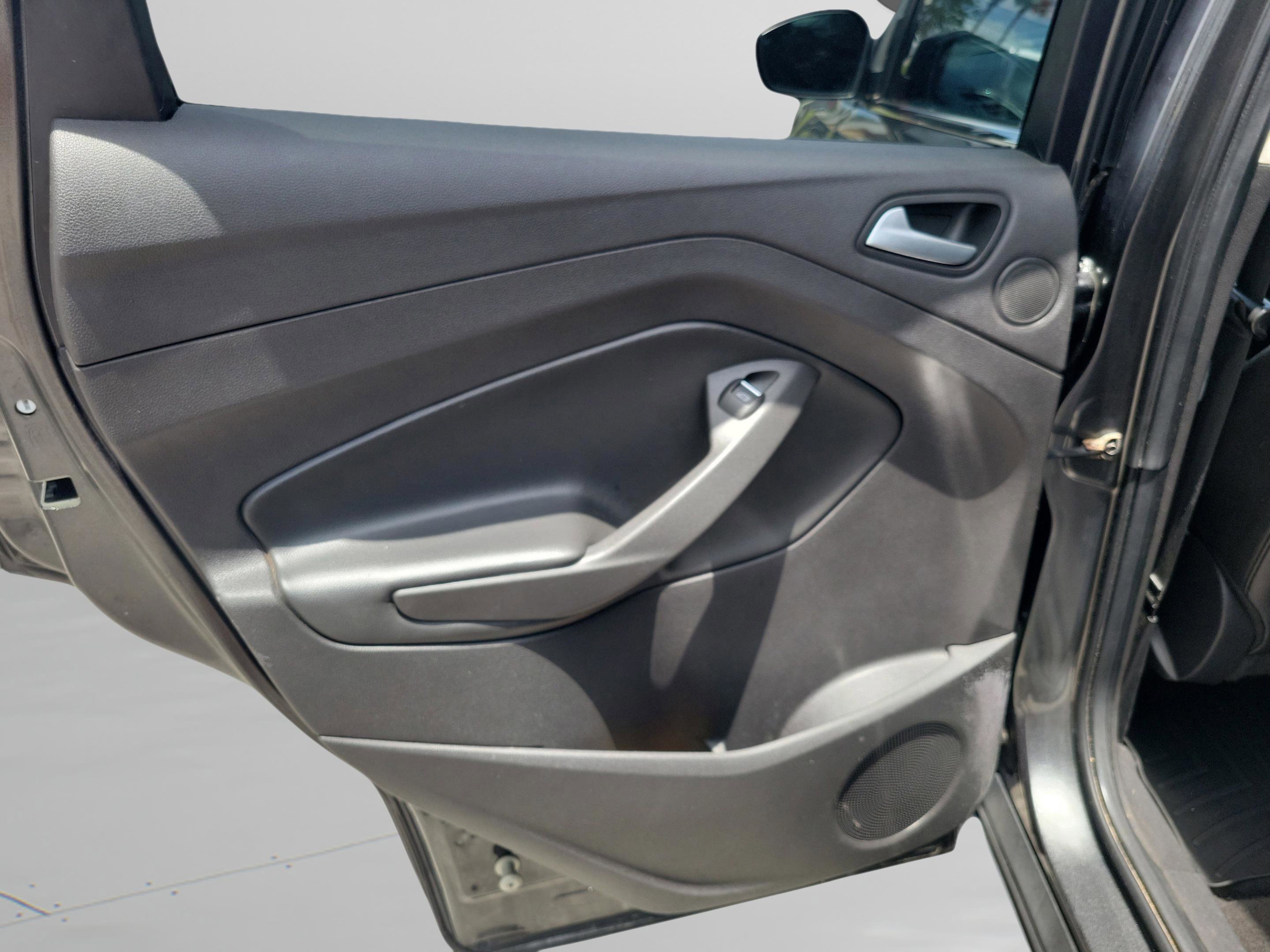 Used 2017 Ford Escape Titanium w/ Equipment Group 301A AWD/4WD image 11