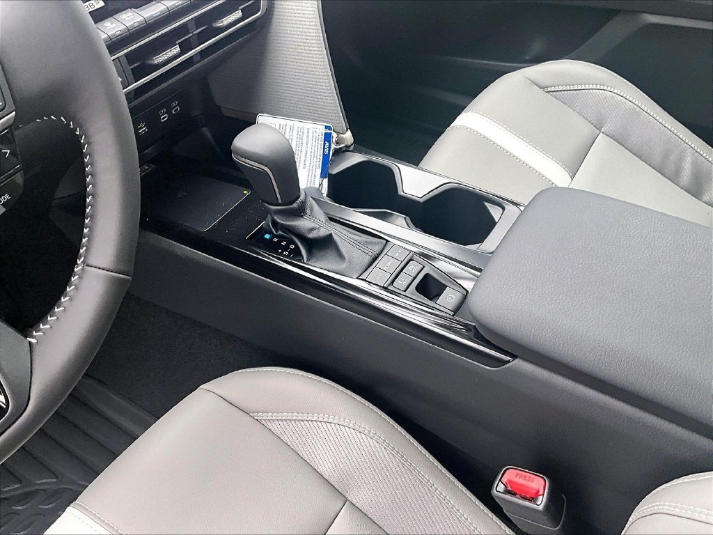 New 2026 Toyota Camry Hybrid FWD image 13