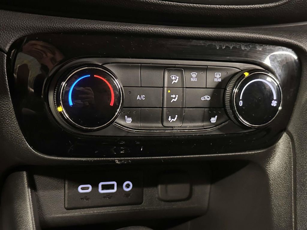Used 2023 Buick Encore GX Preferred w/ Cold Weather Comfort Package AWD/4WD image 26
