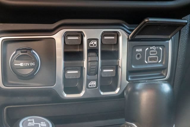 Used 2021 Jeep Wrangler Unlimited Sahara w/ Cold Weather Group AWD/4WD image 30
