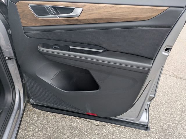 Used 2025 Volkswagen Atlas SE image 36