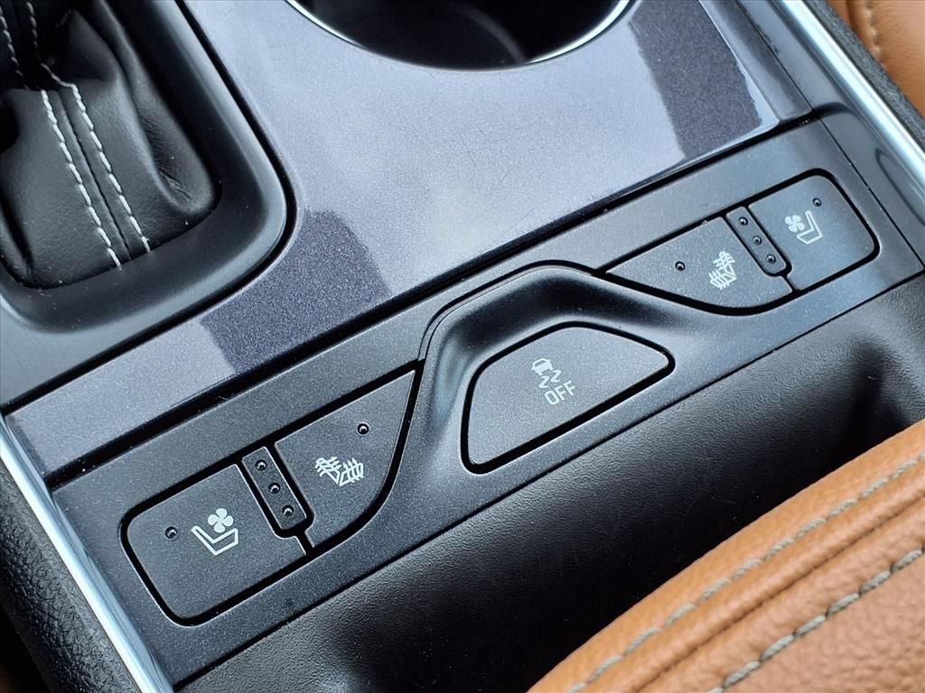 Used 2016 Chevrolet Impala LTZ w/ Enhanced Convenience Package FWD image 16