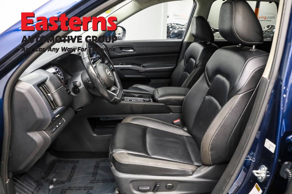Used 2024 Nissan Pathfinder SL AWD/4WD image 14