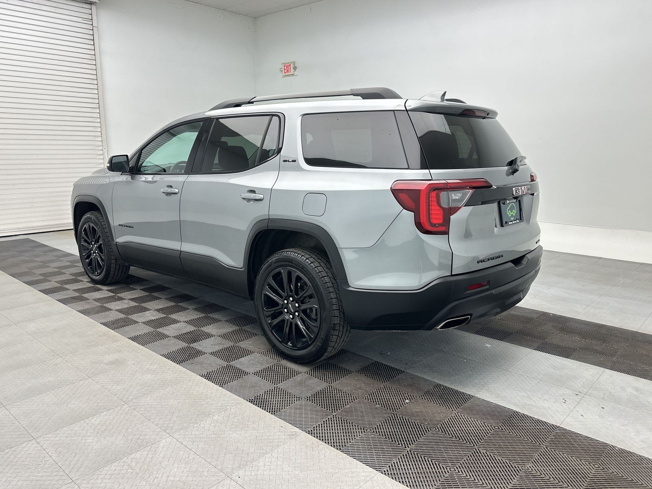 Certified 2023 GMC Acadia SLE w/ Driver Convenience Package AWD/4WD image 3
