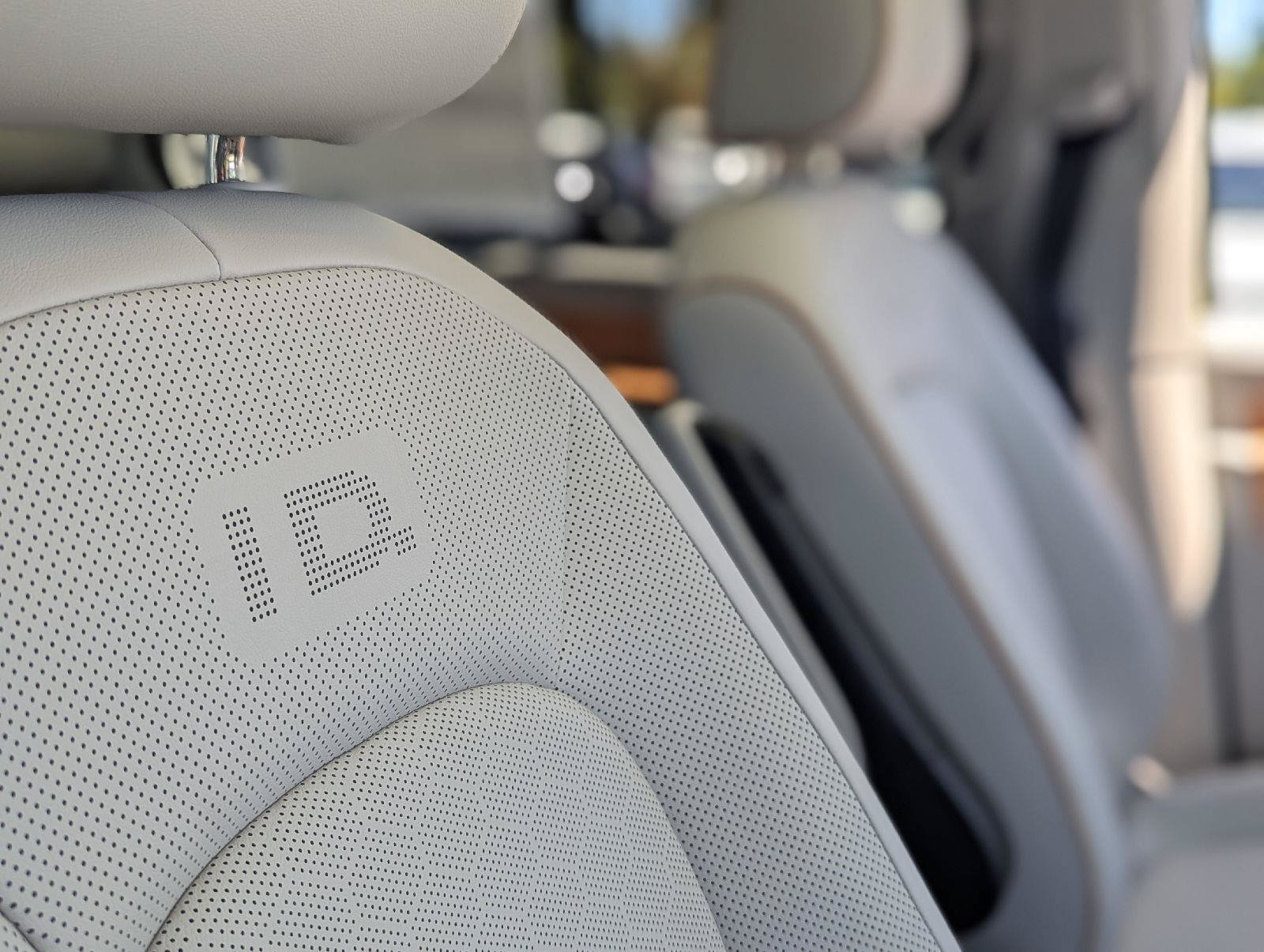 New 2025 Volkswagen ID. Buzz Pro S Plus AWD/4WD image 45