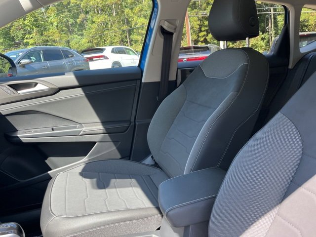 New 2025 Volkswagen Taos SE image 10