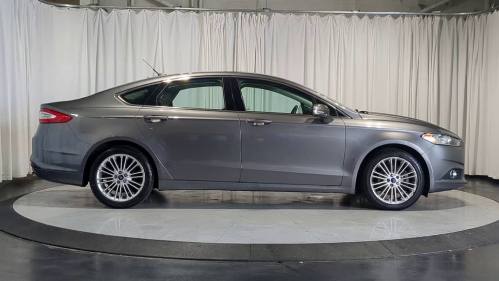 Used 2014 Ford Fusion SE w/ Equipment Group 202A FWD image 11
