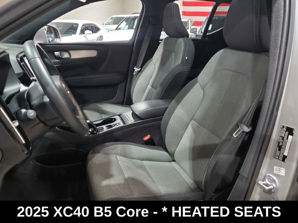 Used 2025 Volvo XC40 B5 Core AWD/4WD image 6