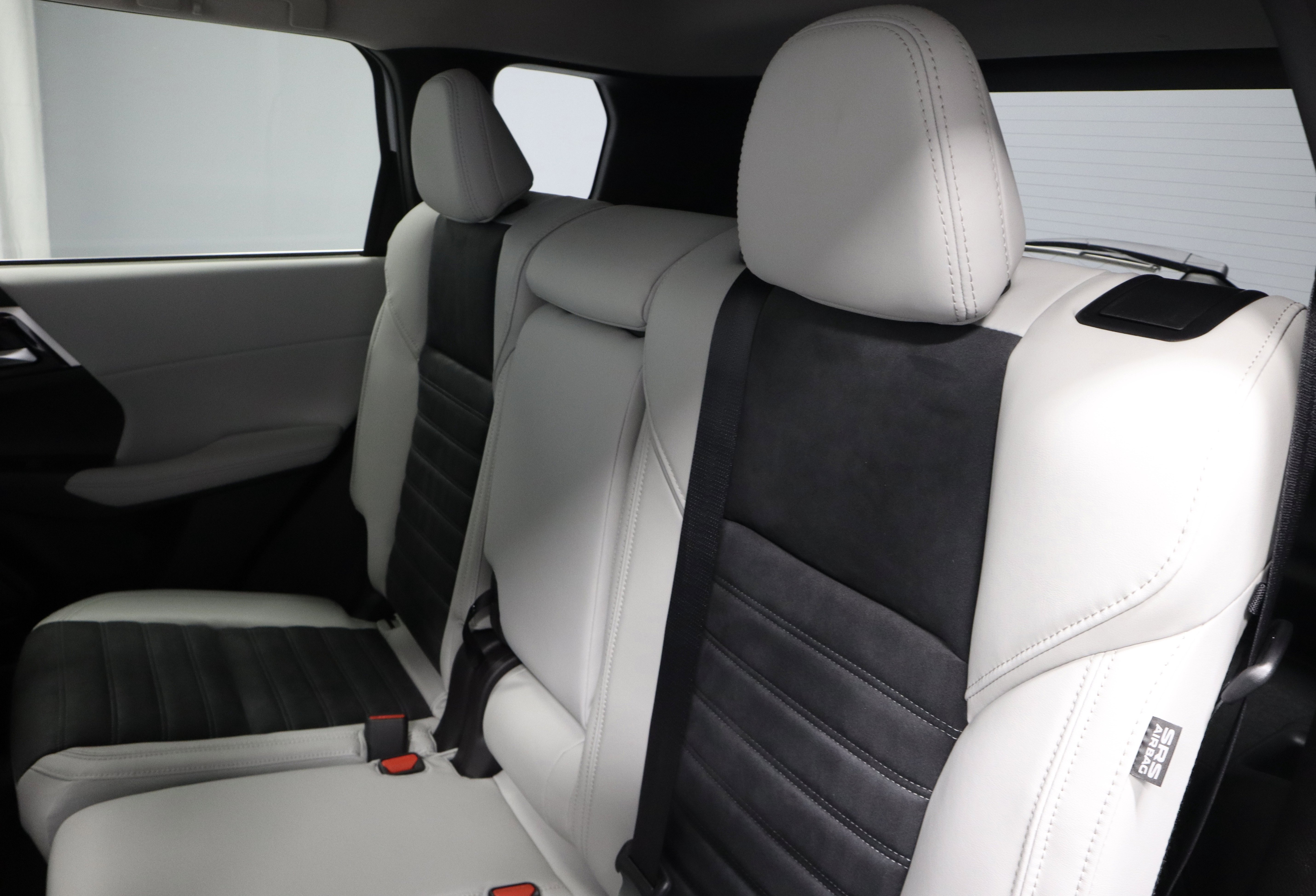 New 2026 Mitsubishi Outlander SE image 14