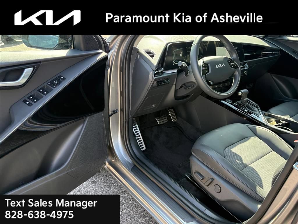 Certified 2025 Kia Niro EX Touring FWD image 18