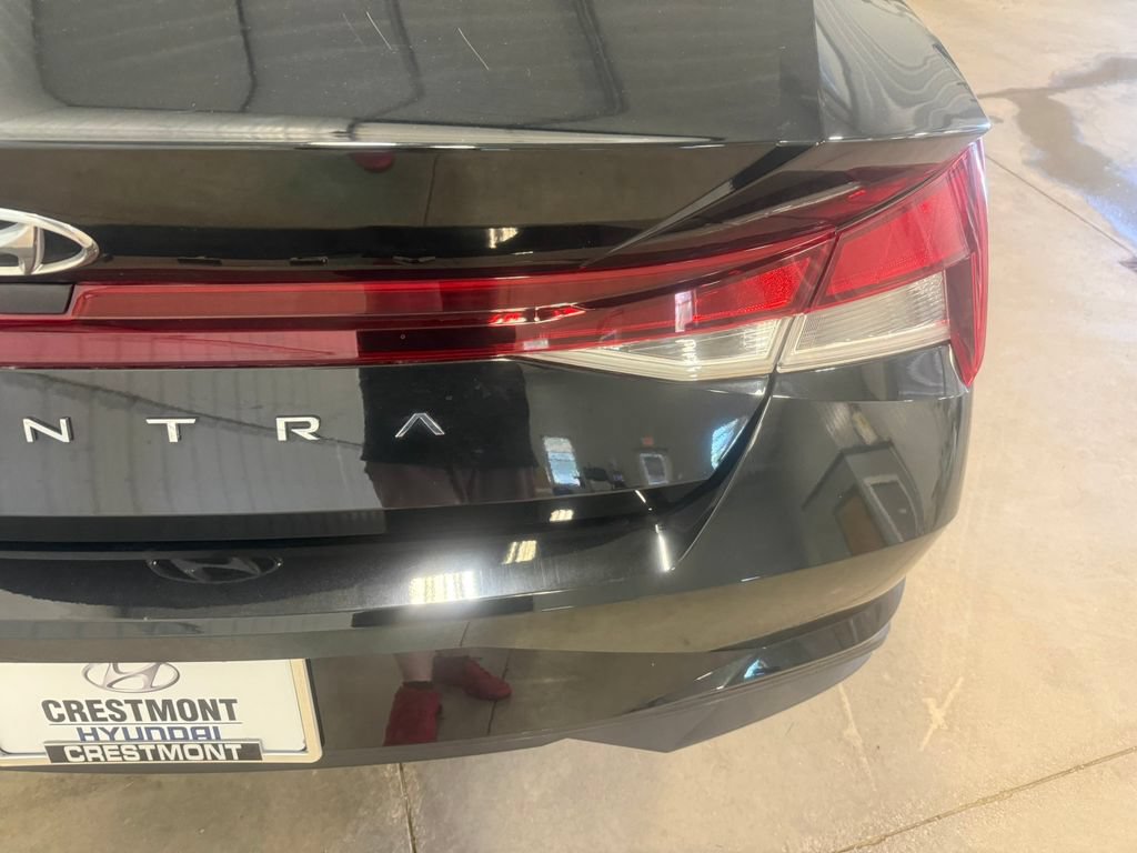 Used 2022 Hyundai Elantra SE FWD image 19