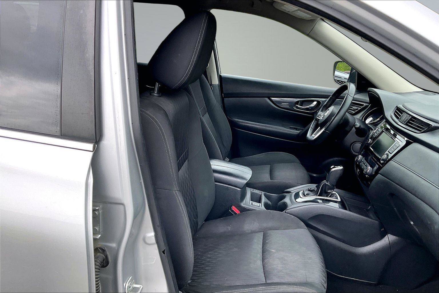 Used 2020 Nissan Rogue SV FWD image 7