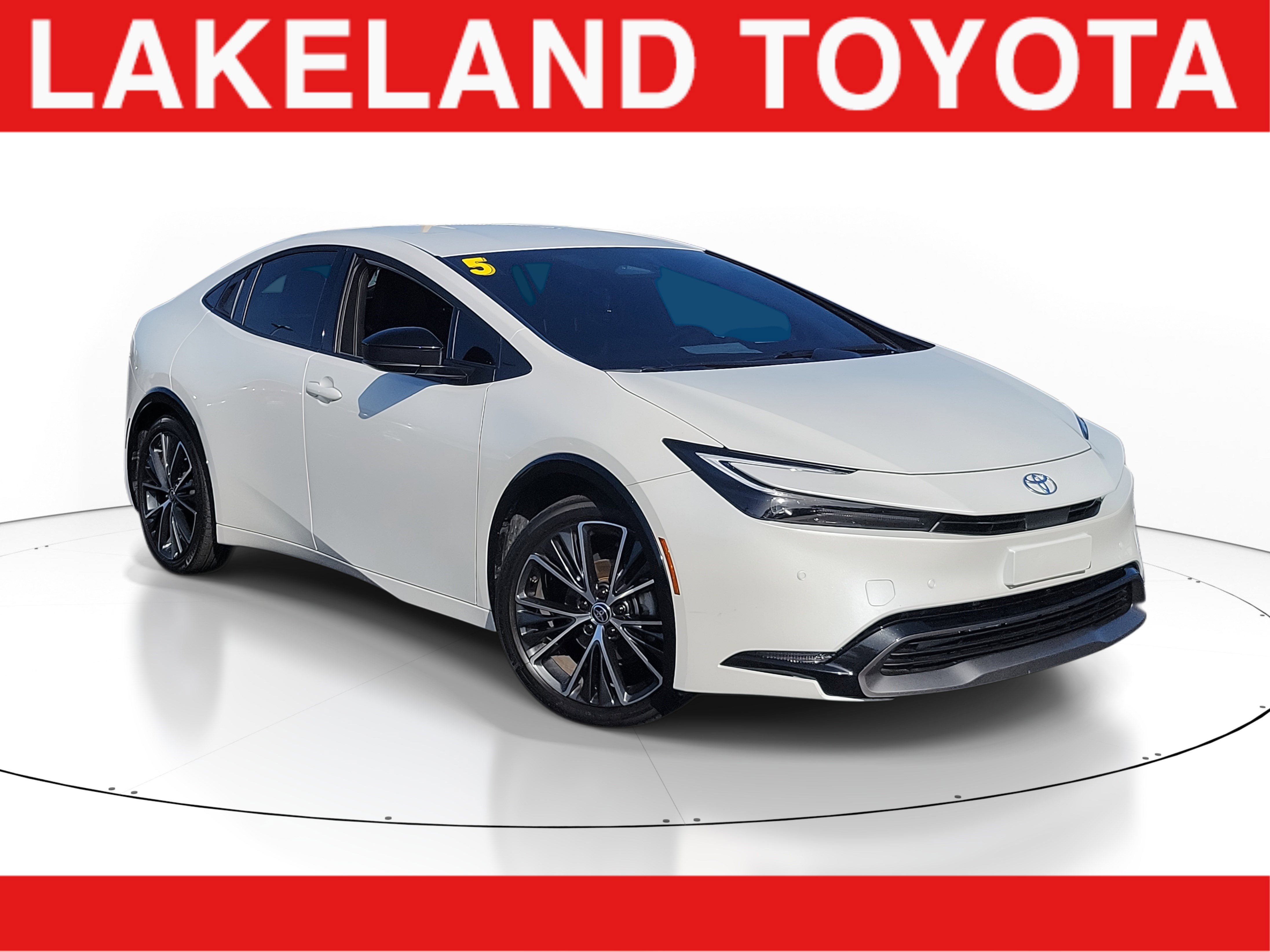 Used 2025 Toyota Prius XLE image 1