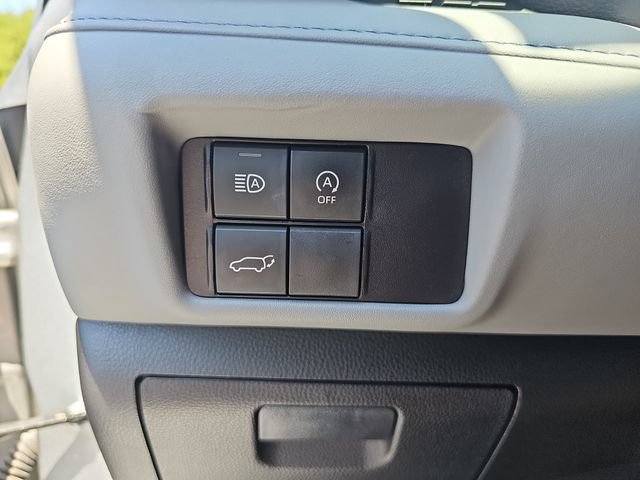 Used 2023 Toyota Highlander XLE FWD image 32