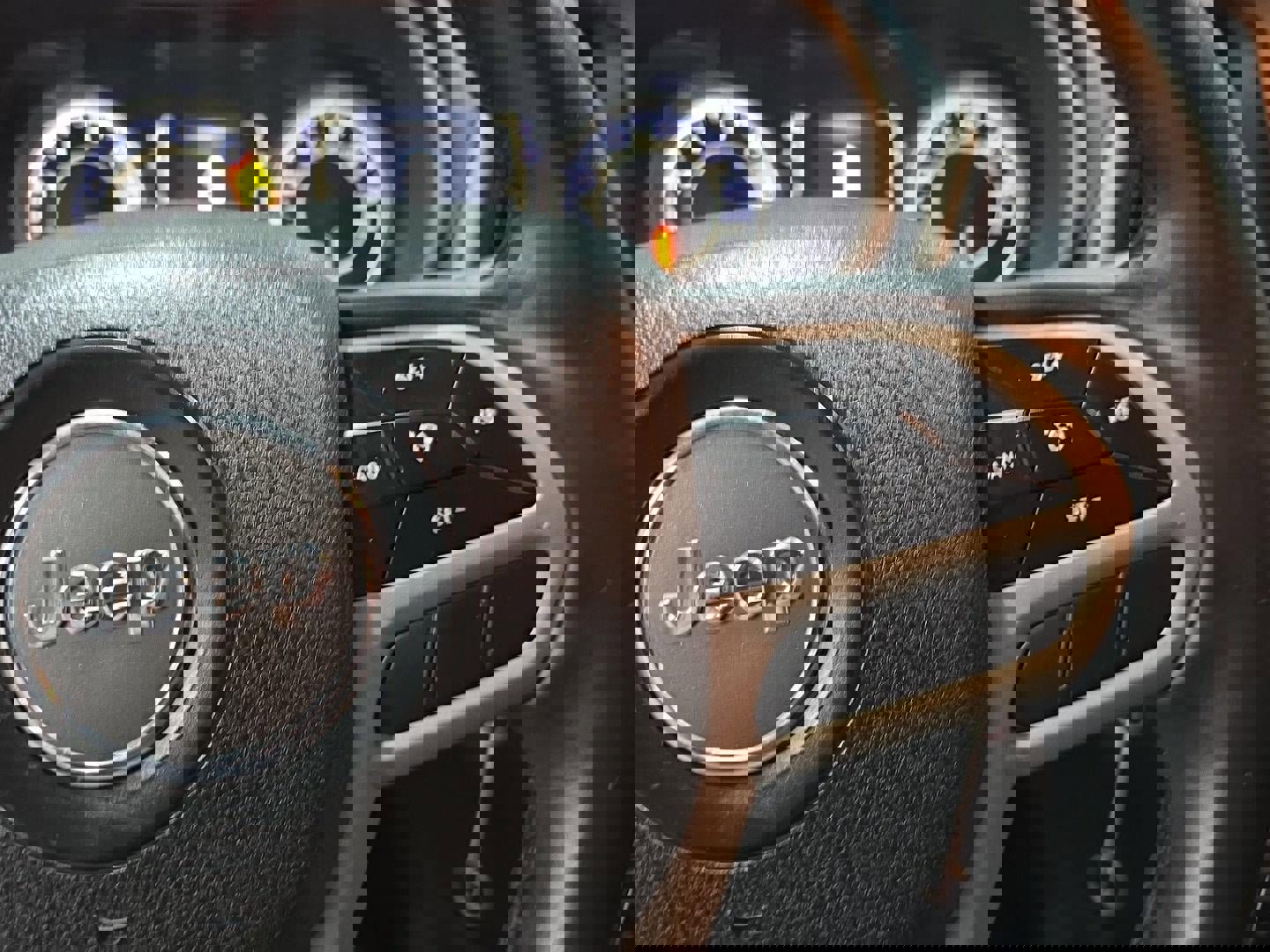 Used 2018 Jeep Cherokee Latitude w/ Cold Weather Group image 13