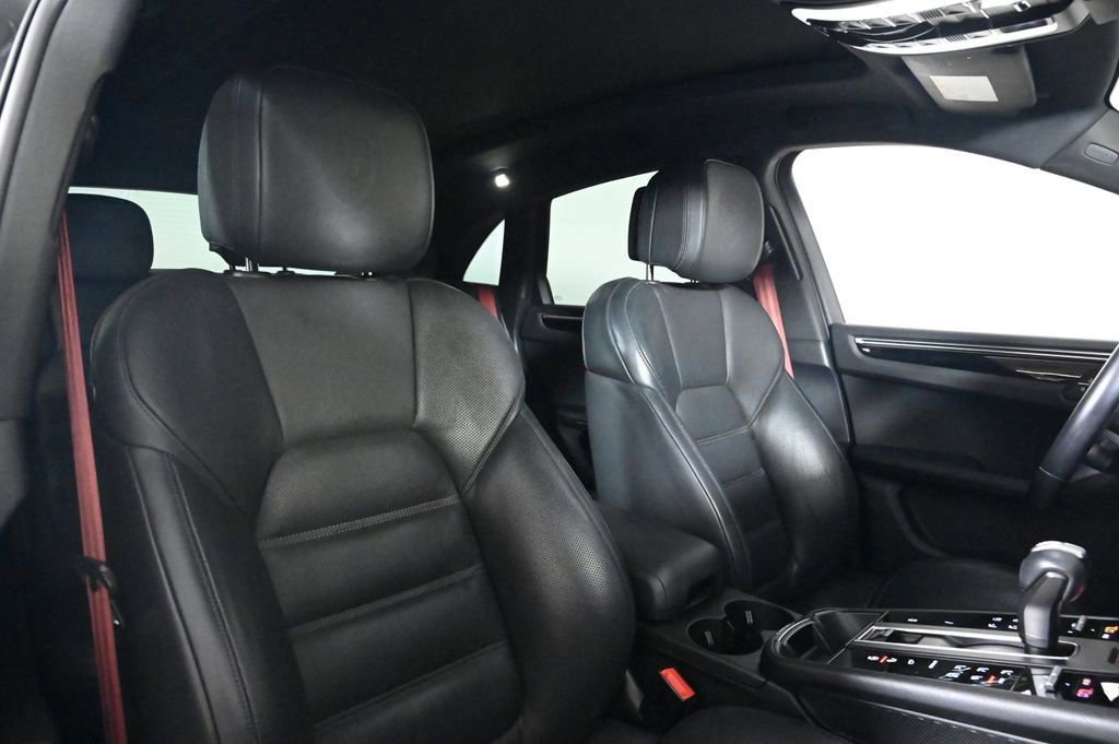 Certified 2023 Porsche Macan S AWD/4WD image 18