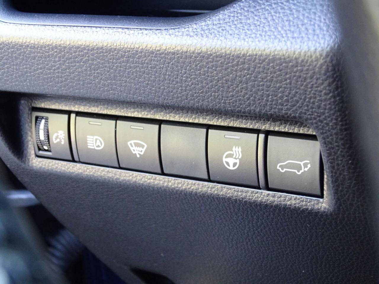 Used 2019 Toyota RAV4 XSE AWD/4WD image 16