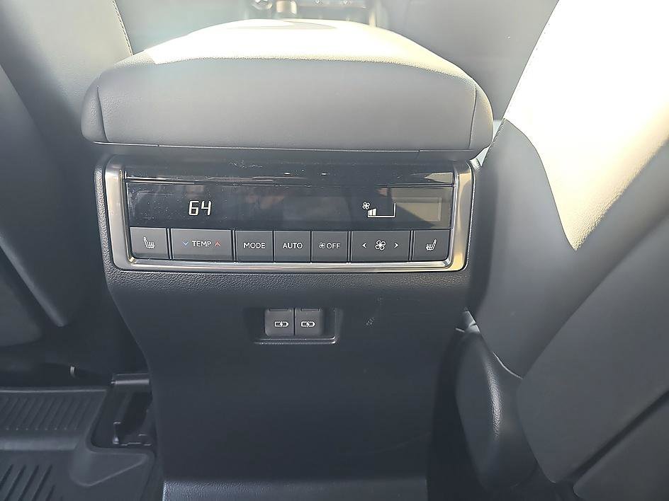 Used 2024 Lexus GX 550 w/ Accessory Package (2T) AWD/4WD image 31