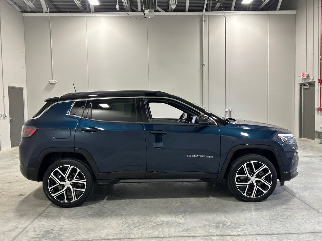 Used 2024 Jeep Compass Limited w/ Elite Group AWD/4WD image 5