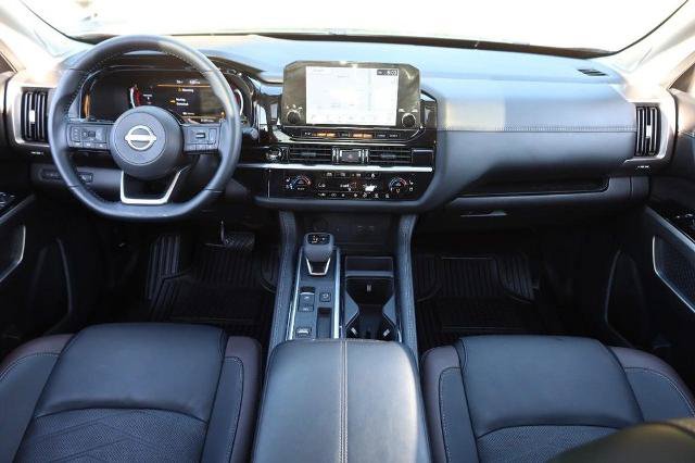 Certified 2025 Nissan Pathfinder Platinum FWD image 27