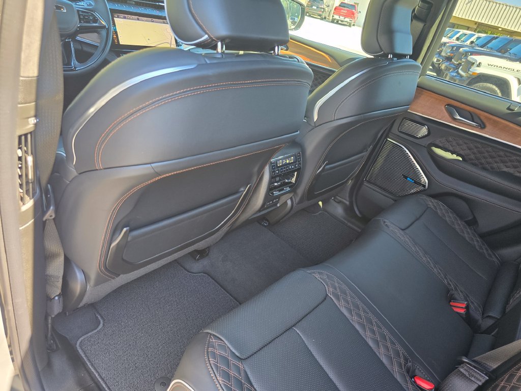 New 2027 Jeep Grand Cherokee Summit AWD/4WD image 24