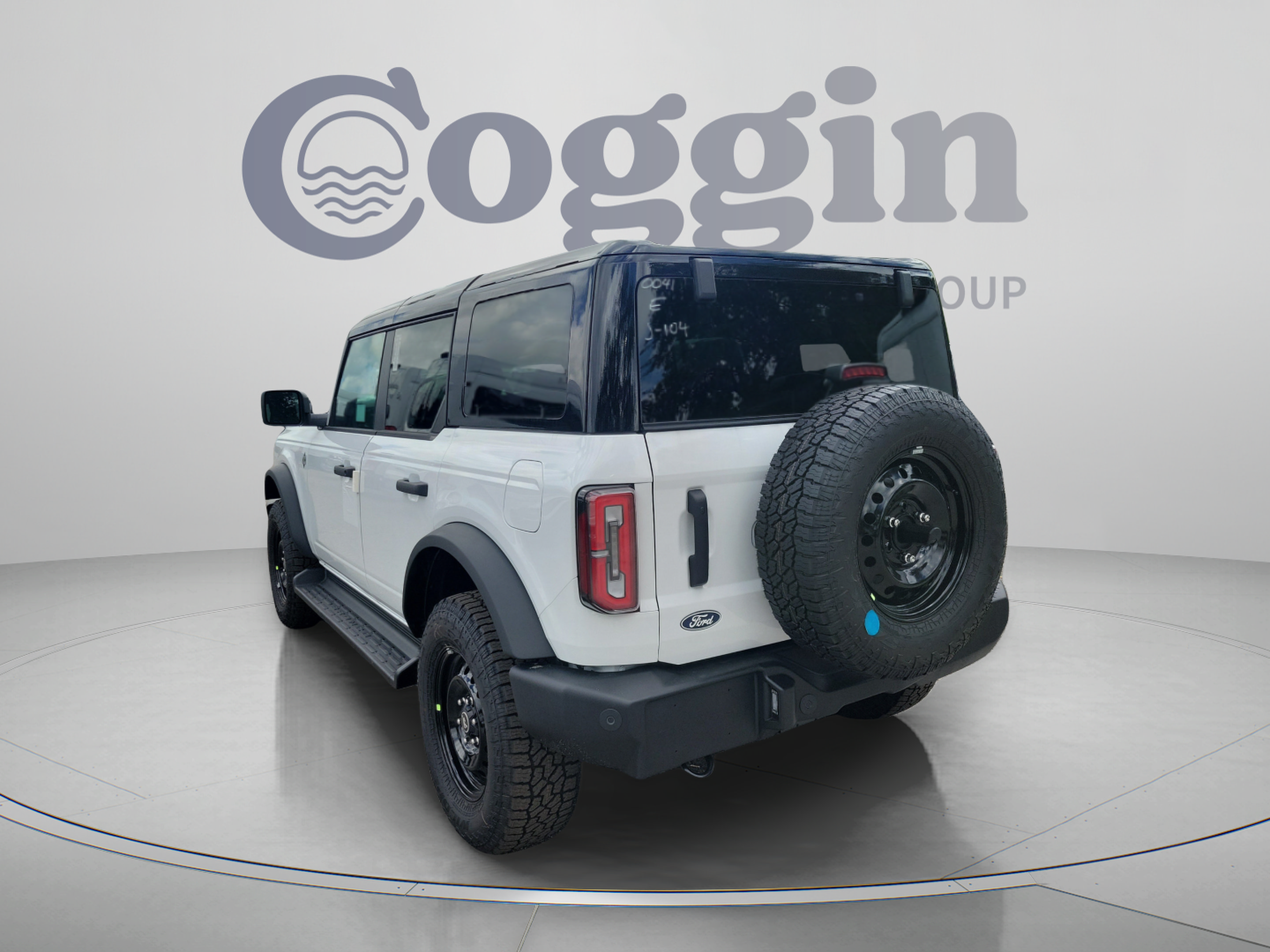 New 2026 Ford Bronco Outer Banks w/ Black Appearance Package AWD/4WD image 2