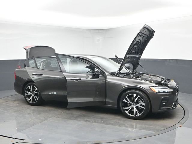 Used 2025 Volvo S60 B5 Plus image 42