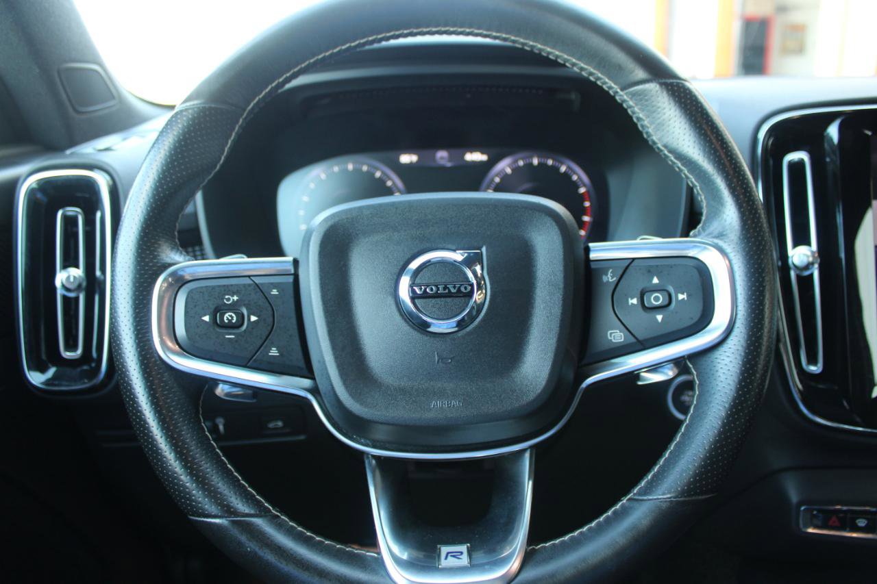 Used 2019 Volvo XC40 T5 R-Design image 18