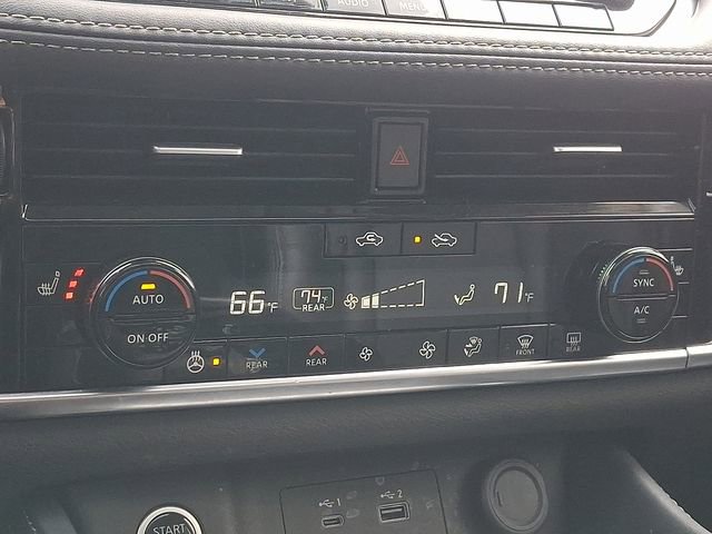 Used 2023 Nissan Rogue SL w/ SL Premium Package image 12