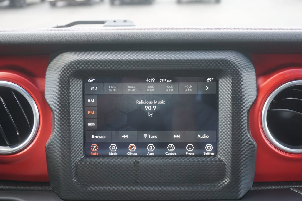 Used 2021 Jeep Wrangler Unlimited Rubicon w/ Cold Weather Group AWD/4WD image 12