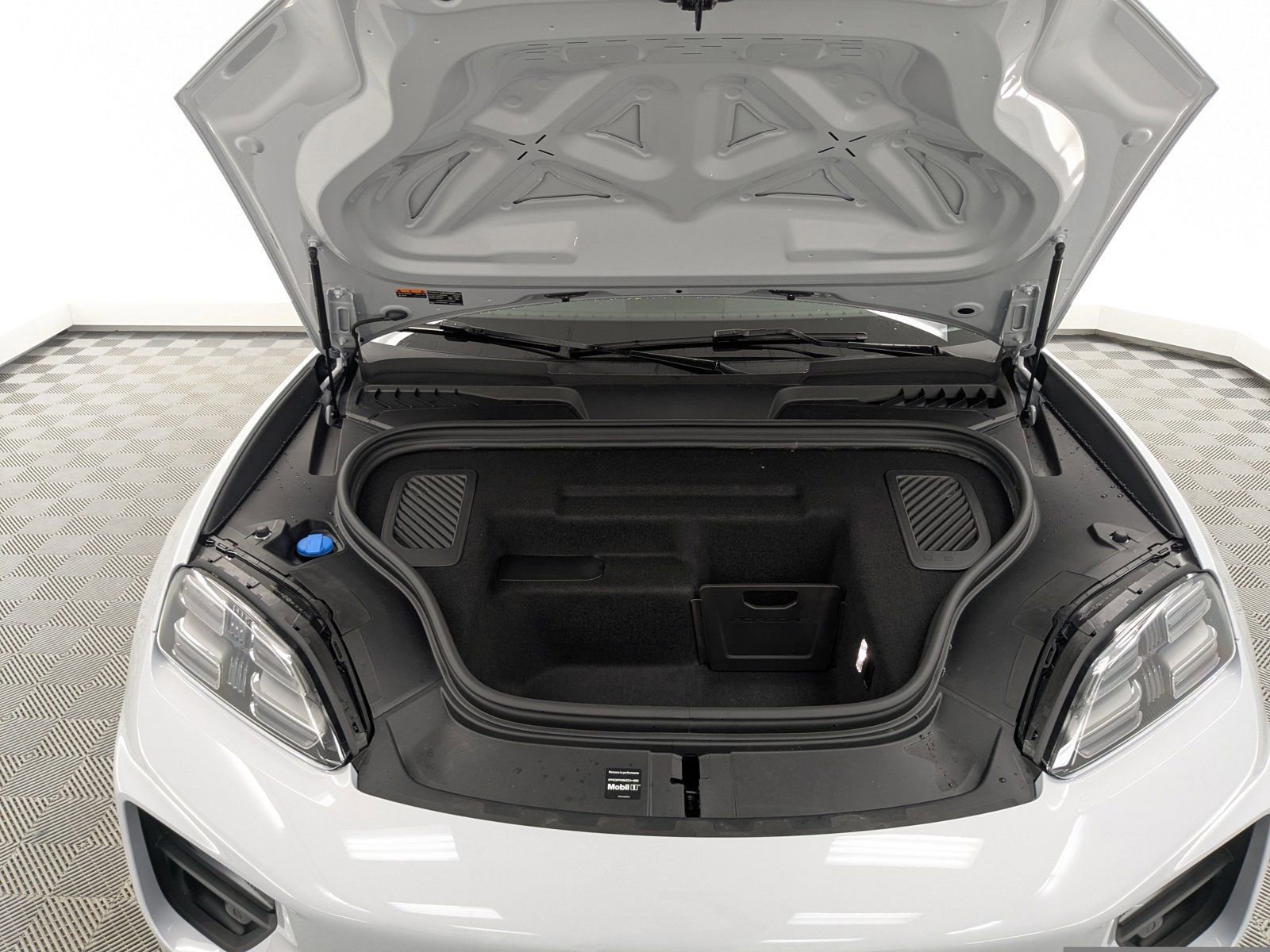 New 2026 Porsche Macan Electric image 13