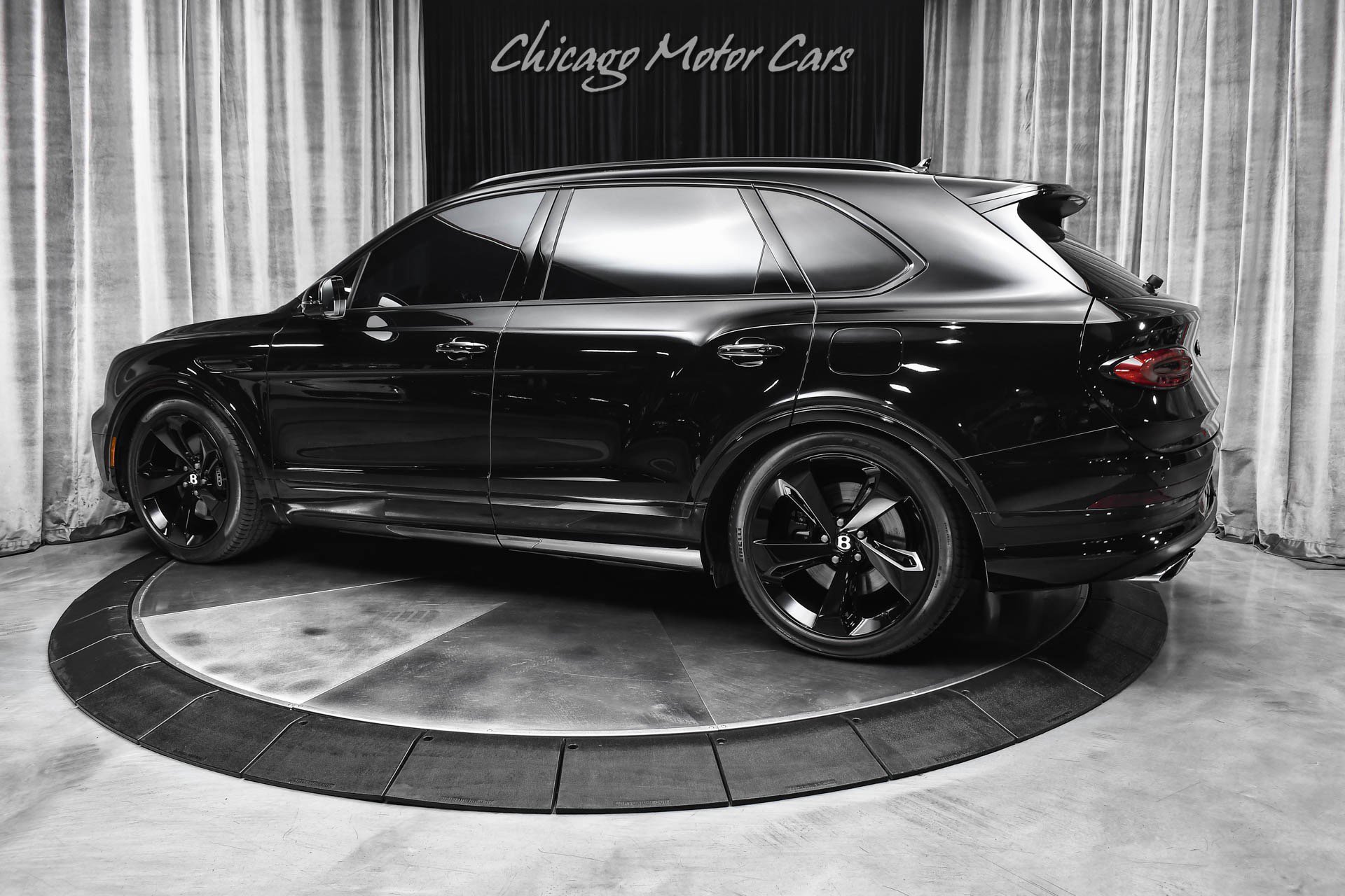 Used 2023 Bentley Bentayga Plug-In Hybrid image 3