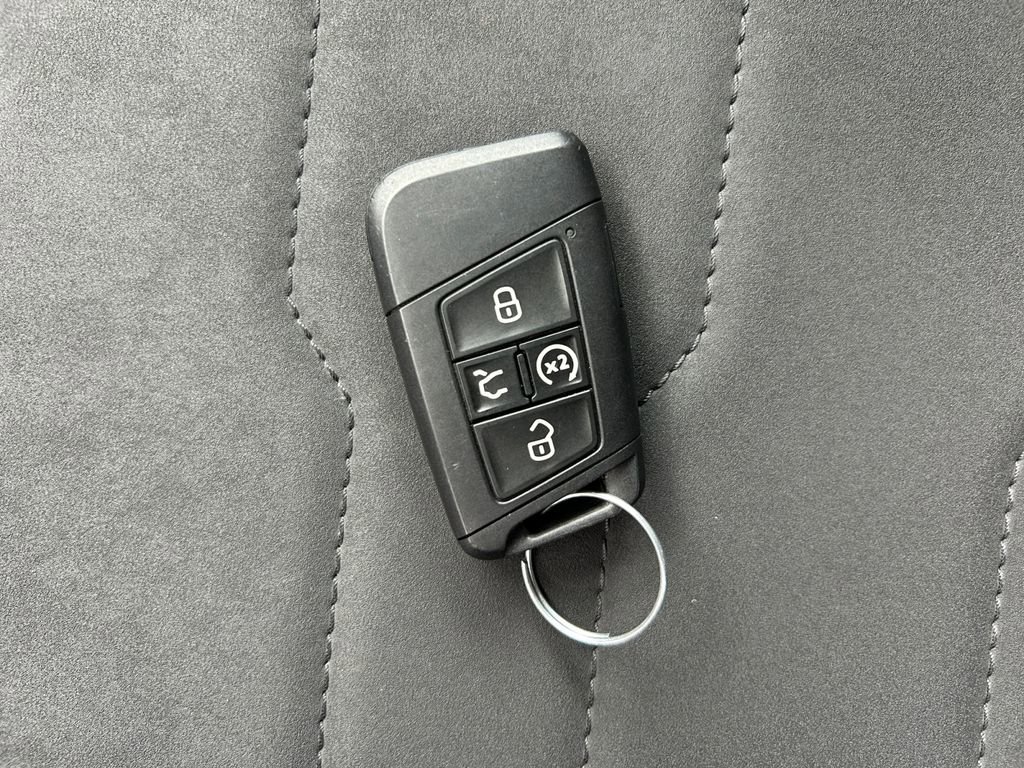 Used 2025 Volkswagen Taos SE AWD/4WD image 31