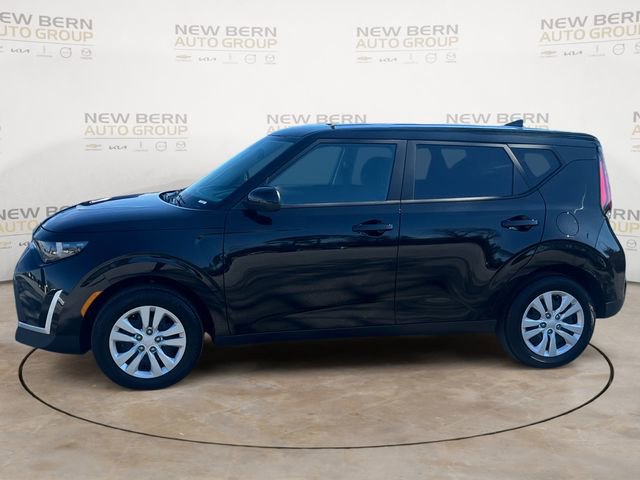 Used 2025 Kia Soul LX image 2