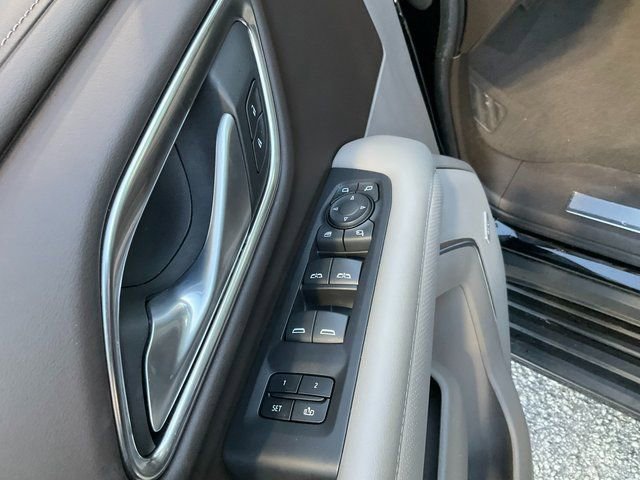 Used 2022 GMC Yukon SLT w/ SLT Premium Package image 8