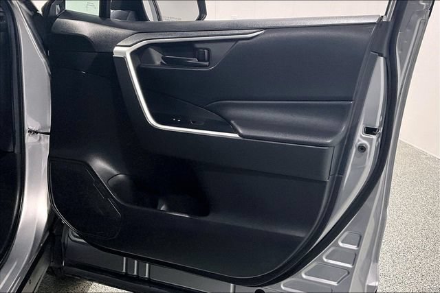 Used 2020 Toyota RAV4 LE AWD/4WD image 34