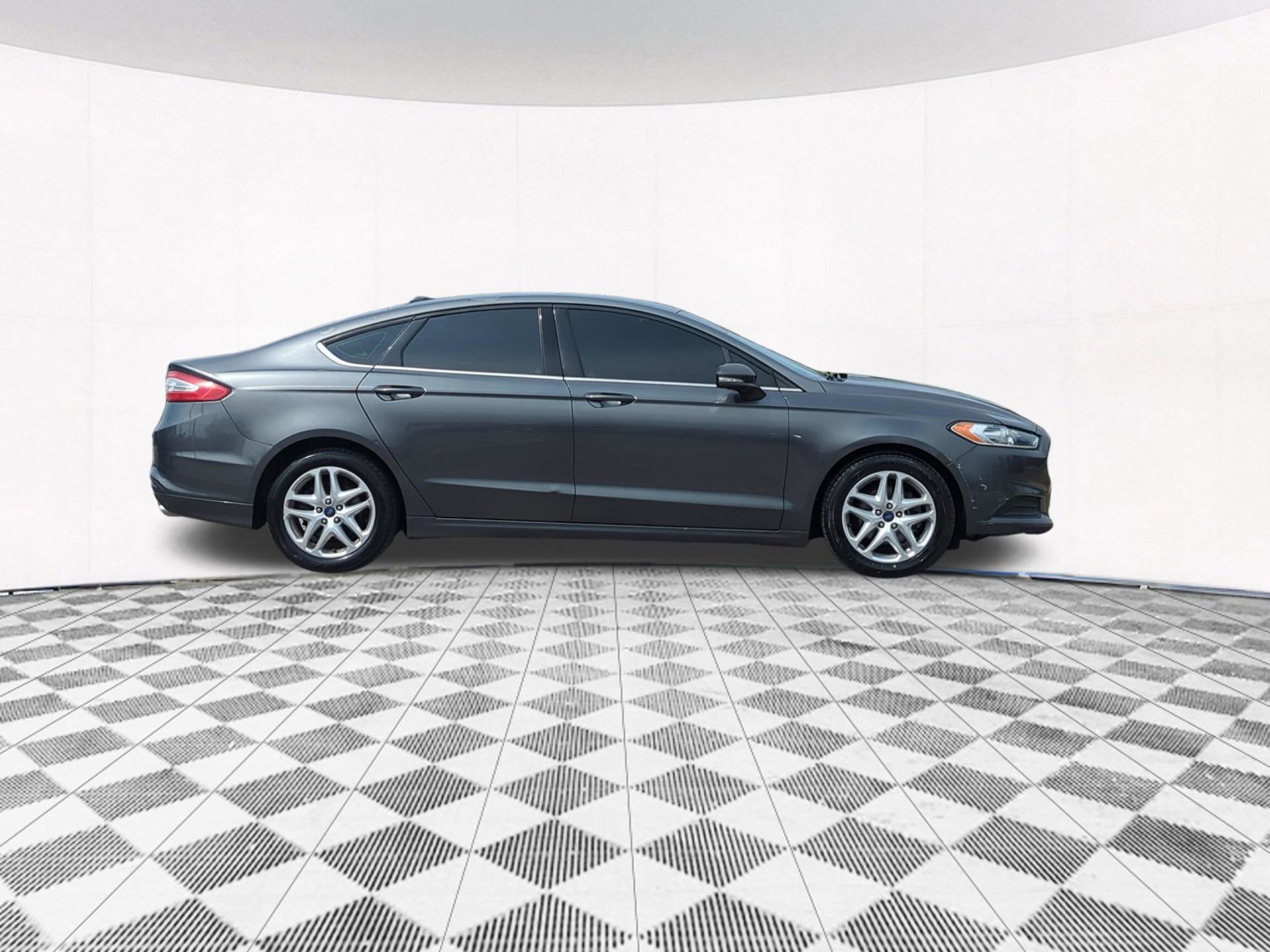 Used 2015 Ford Fusion SE image 13