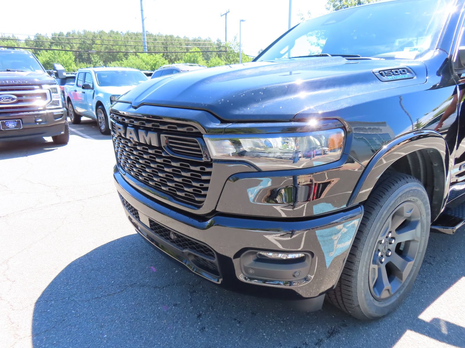 Used 2025 RAM 1500 Big Horn AWD/4WD image 9