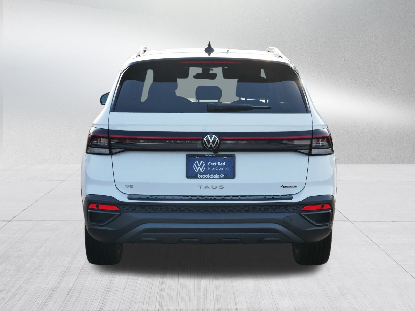 Certified 2025 Volkswagen Taos SE image 6