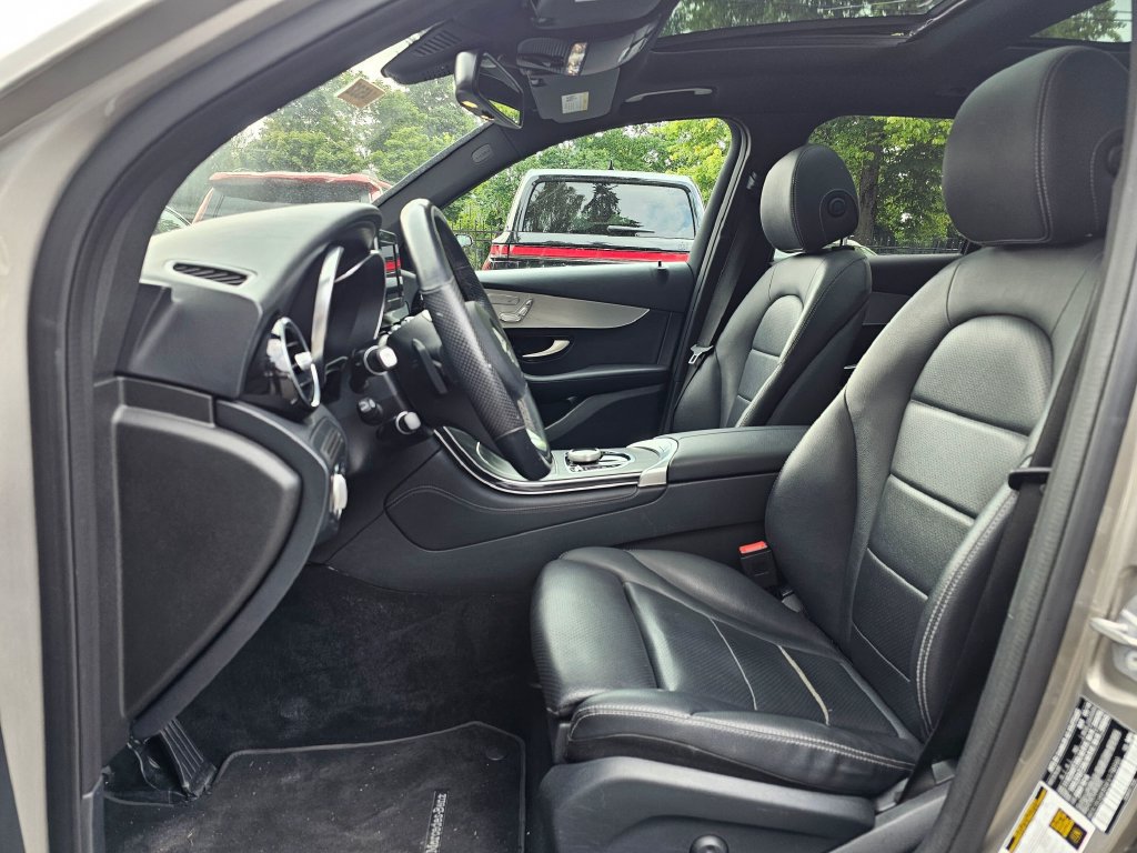 Used 2019 Mercedes-Benz GLC 300 4MATIC image 20