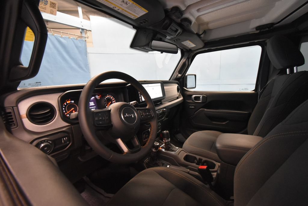 Used 2025 Jeep Wrangler Sport AWD/4WD image 2