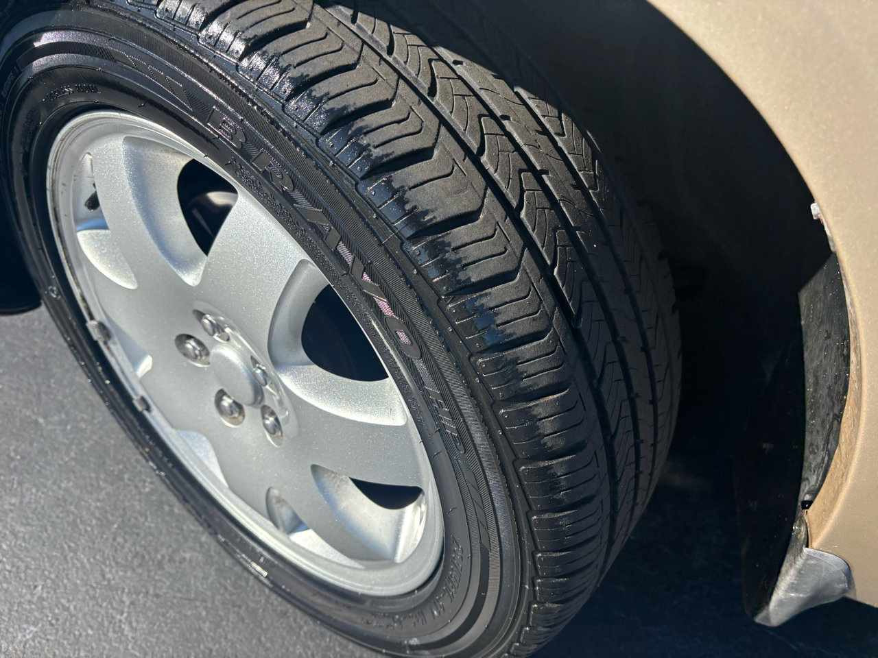 Used 2005 Chrysler PT Cruiser Convertible image 2