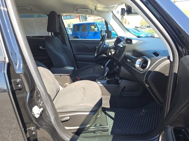 Used 2023 Jeep Renegade Latitude w/ Premium Group image 40