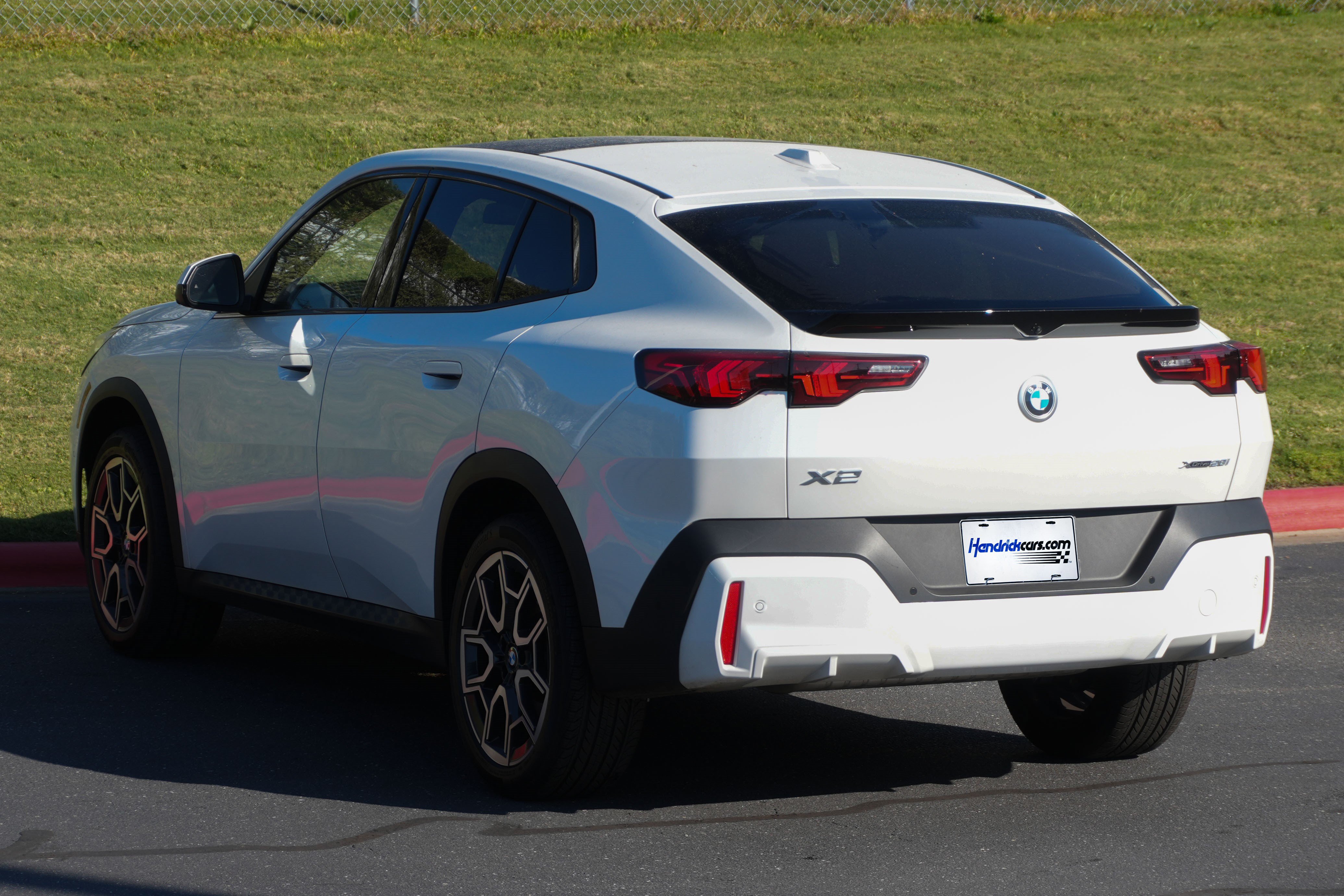 Certified 2025 BMW X2 xDrive28i AWD/4WD image 7