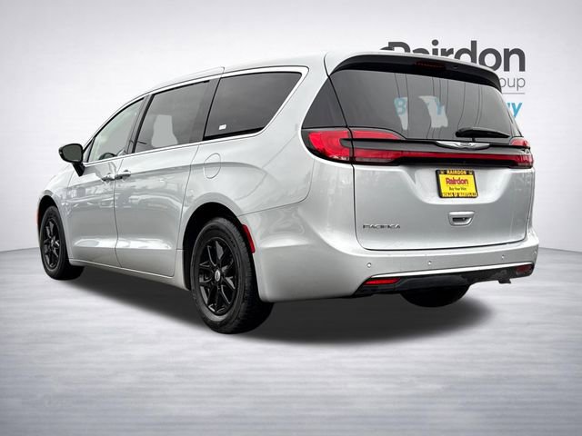 Used 2024 Chrysler Pacifica Touring-L image 5